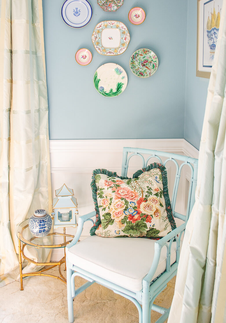 Tips for decorating with blue in a Grandmillennial style showcasing Katherine's blue dining room